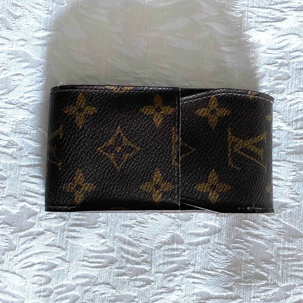 Louis Vuitton phone/cigarette/pouch.